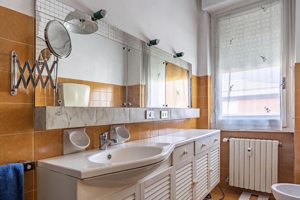 Attico Montiglio - Panorama-Wifi Apartment Collebeato Bagian luar foto