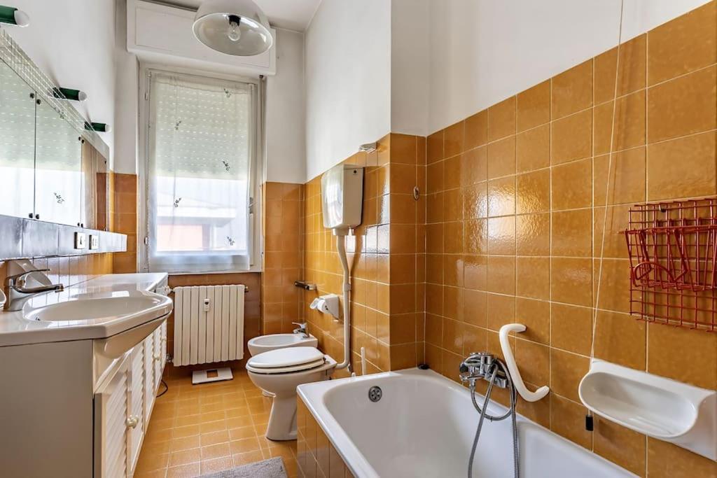 Attico Montiglio - Panorama-Wifi Apartment Collebeato Bagian luar foto